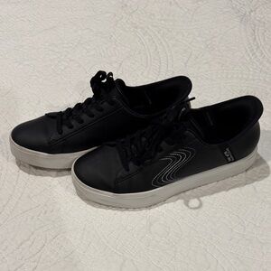 Sketchers Eden Slip In Black Casual Sneakers WMNS size 8.5. Excellent condition